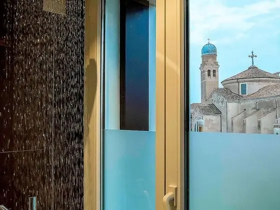 Deluxe Üç Kişilik Oda, 1 En Büyük (King) Boy Yatak ve Çekyat, Balkon, Manzaralı (Canal View)