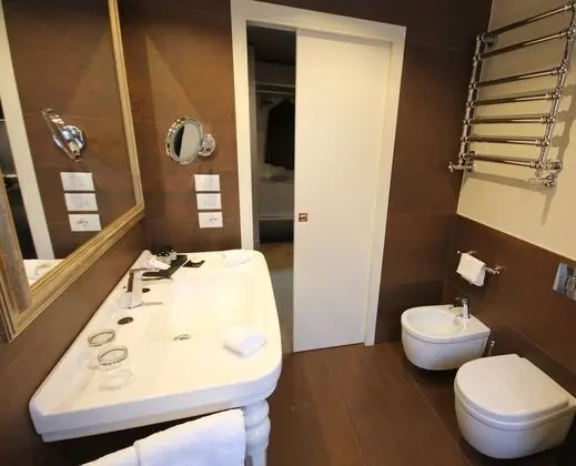 Deluxe Üç Kişilik Oda, 1 En Büyük (King) Boy Yatak ve Çekyat, Balkon, Manzaralı (Canal View)