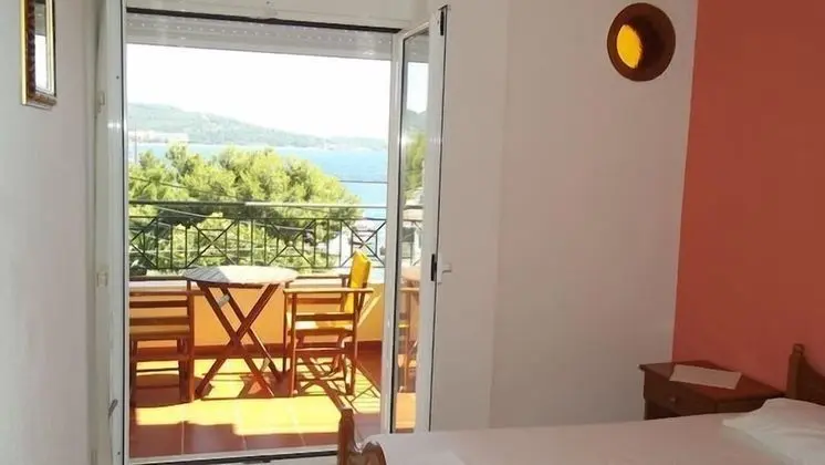 Üç Kişilik Oda, Bahçe Manzaralı
