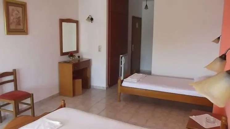 Üç Kişilik Oda, Bahçe Manzaralı