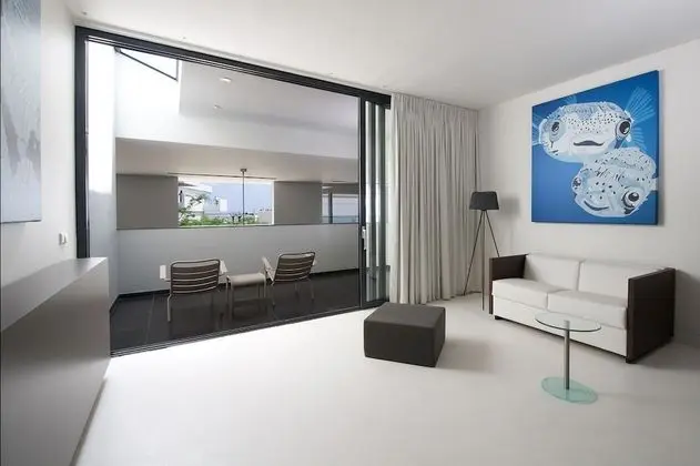 Oda, 1 En Büyük (King) Boy Yatak ve Çekyat (Lobby View)