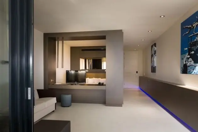 Oda, 1 En Büyük (King) Boy Yatak ve Çekyat (Lobby View)