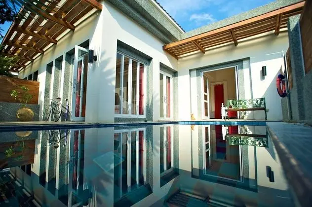 Villa (Earl)