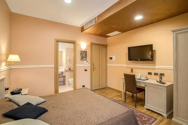 Basic Büyük Yataklı Tek Kişilik Oda