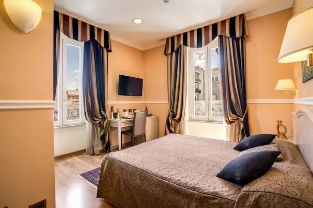 Basic Büyük Yataklı Tek Kişilik Oda