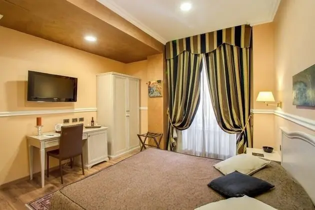 Basic Büyük Yataklı Tek Kişilik Oda