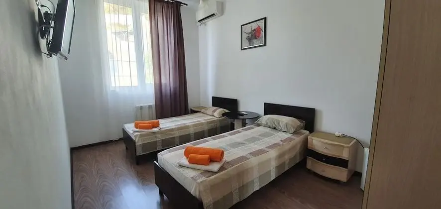 Tek Büyük veya İki Ayrı Yataklı Oda, 2 Tek Kişilik Yatak, Sigara İçilmez, Bahçe Manzaralı