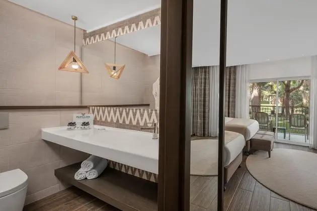 https://images.etstur.com/files/images/hotelImages/TR/212144/l/Papillon-Belvil-Hotel-Oda-333105.jpg