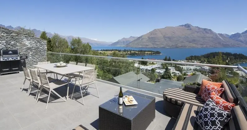 Luxury Villa, 4 Yatak Odası, Sıcak Su Havuzu, Göl Manzaralı