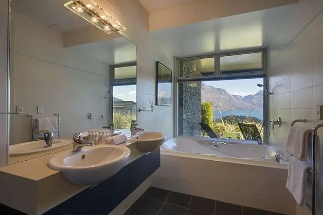 Luxury Villa, 4 Yatak Odası, Sıcak Su Havuzu, Göl Manzaralı