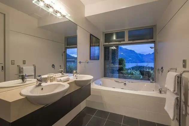 Luxury Villa, 4 Yatak Odası, Sıcak Su Havuzu, Göl Manzaralı