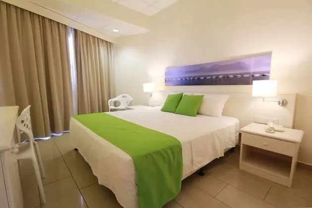 Family Oda, Manzaralı (2 Adults and 2 Children)