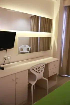 Family Oda, Manzaralı (2 Adults and 2 Children)