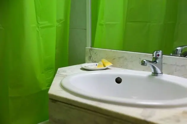 Family Oda, Manzaralı (2 Adults and 2 Children)