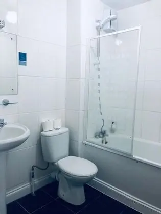 İki Ayrı Yataklı Oda, Banyolu/Duşlu