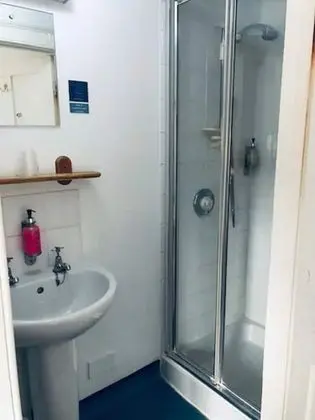 Tek Büyük Yataklı Oda, Banyolu/Duşlu