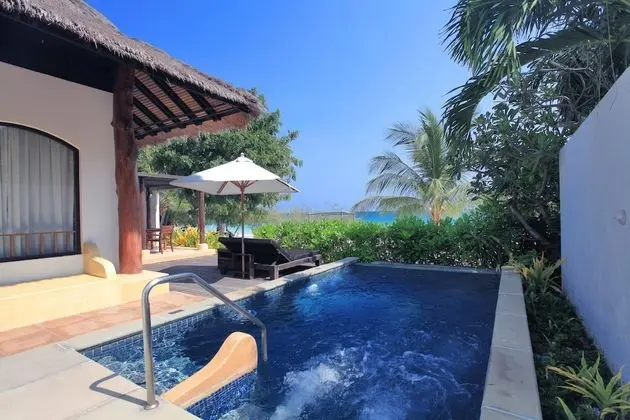Beachfront Private Pool Villa / Included roundtrip shuttle speed boat at Jadet Pier