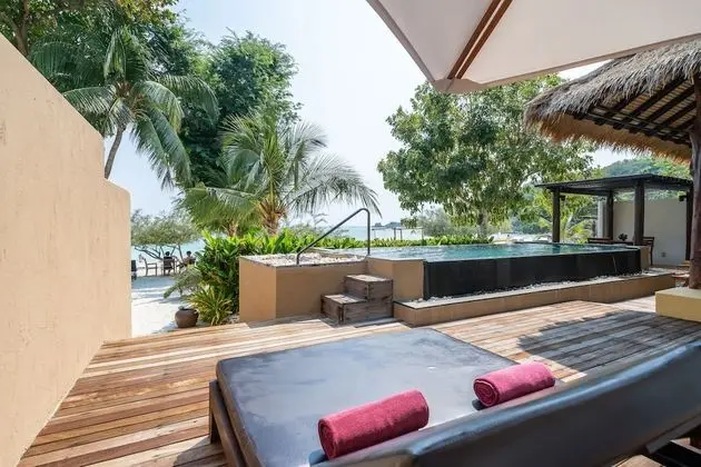Beachfront Private Pool Villa / Included roundtrip shuttle speed boat at Jadet Pier