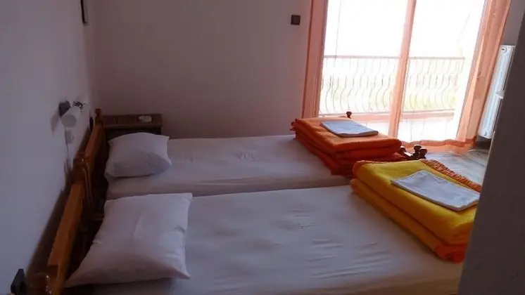Üç Kişilik Oda, Deniz Manzaralı