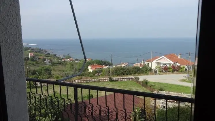 Üç Kişilik Oda, Deniz Manzaralı