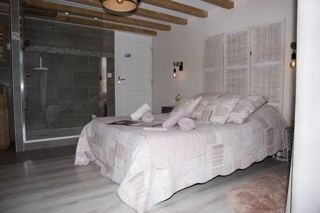 Design Tek Büyük Yataklı Oda, 1 Yatak Odası, Teras, Bahçe Manzaralı (Rose)