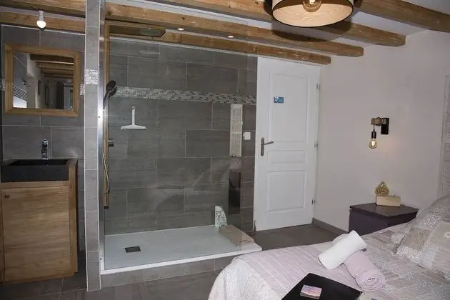 Design Tek Büyük Yataklı Oda, 1 Yatak Odası, Teras, Bahçe Manzaralı (Rose)