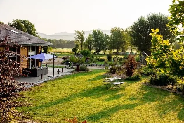 Design Tek Büyük Yataklı Oda, 1 Yatak Odası, Teras, Bahçe Manzaralı (Rose)