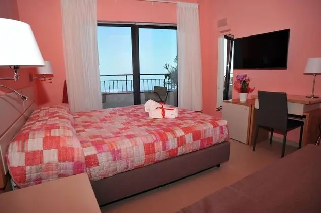 Deluxe Üç Kişilik Oda, Birden Çok Yatak