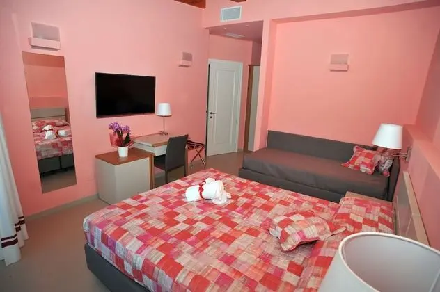 Deluxe Üç Kişilik Oda, Birden Çok Yatak