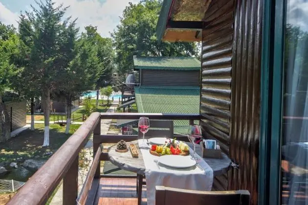 Jakuzili Somineli Deluxe Bungalow