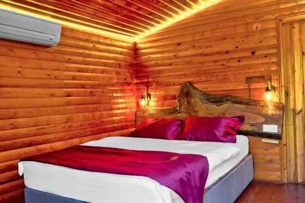Jakuzili Somineli Deluxe Bungalow