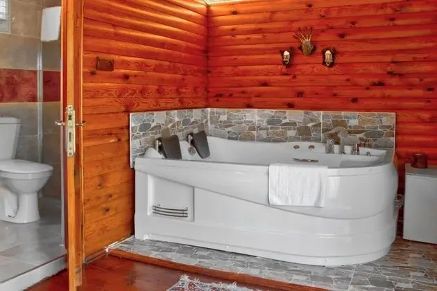 Jakuzili Somineli Deluxe Bungalow