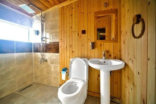 Jakuzili Somineli Deluxe Bungalow