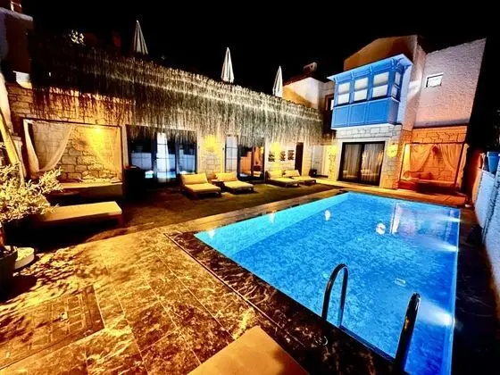 Cumbalı Deluxe Suit Oda 4 Kişilik, Havuz veya Bahçe Manzaralı, 2. Kat