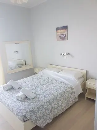 Üç Kişilik Oda, Deniz Manzaralı