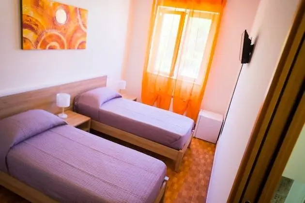 Economy Tek Büyük veya İki Ayrı Yataklı Oda, Balkon, Bahçe Manzaralı