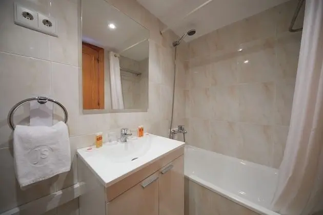 Tek Büyük Yataklı Oda, Balkon, Kule (Occupancy 3)