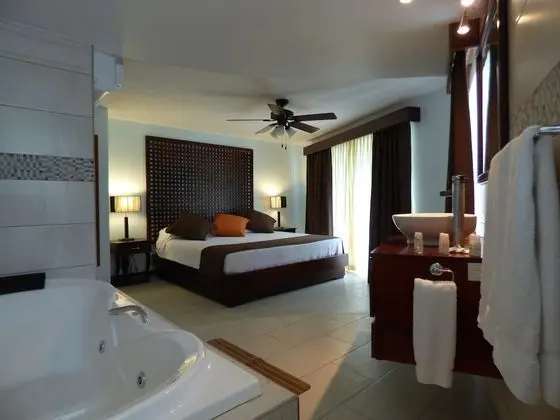 Honeymoon Suite