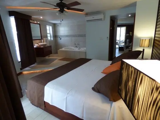 Honeymoon Suite