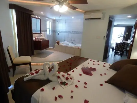 Honeymoon Suite