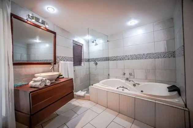 Honeymoon Suite