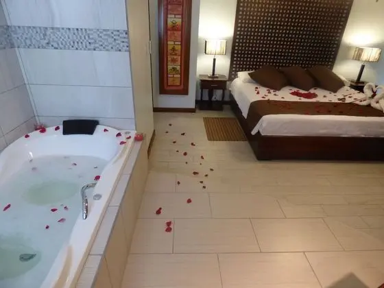 Honeymoon Suite