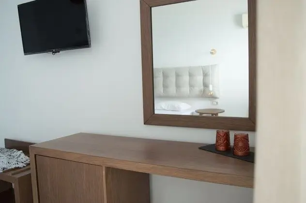 Tek Büyük Yataklı Oda, Havuz Manzaralı