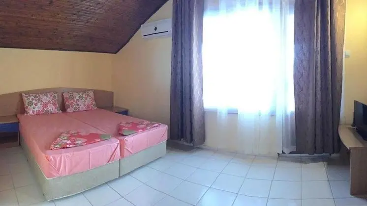 Üç Kişilik Oda, Balkon