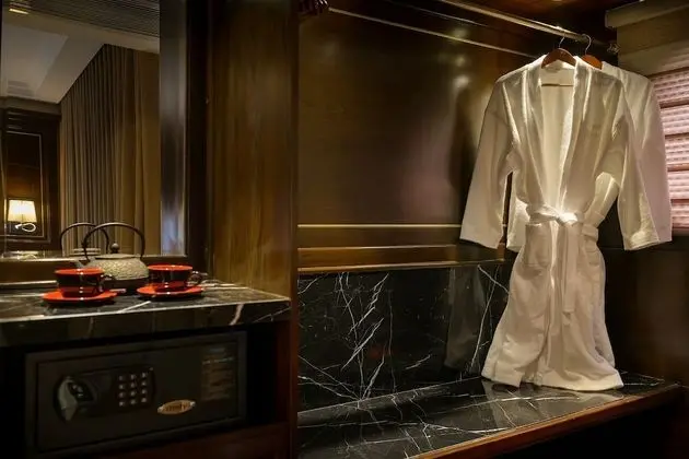 Deluxe Tek Büyük veya İki Ayrı Yataklı Oda, Balkon, Deniz Manzaralı
