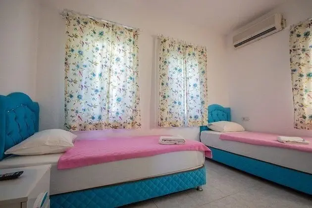 Deluxe Custom Room