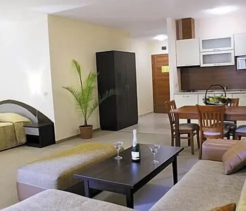 Stüdyo, Küçük Mutfak (1 Adult + 2 Children)