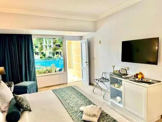 Deluxe Room Ground Floor - Pool Front