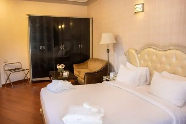 Deluxe Room Ground Floor - Pool Front