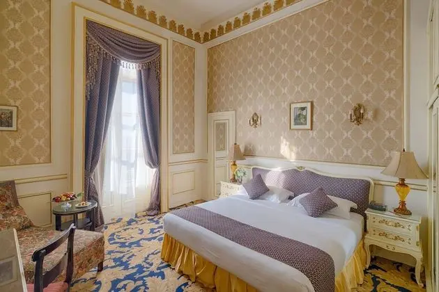 Golden Junior Suite Direct Sea View